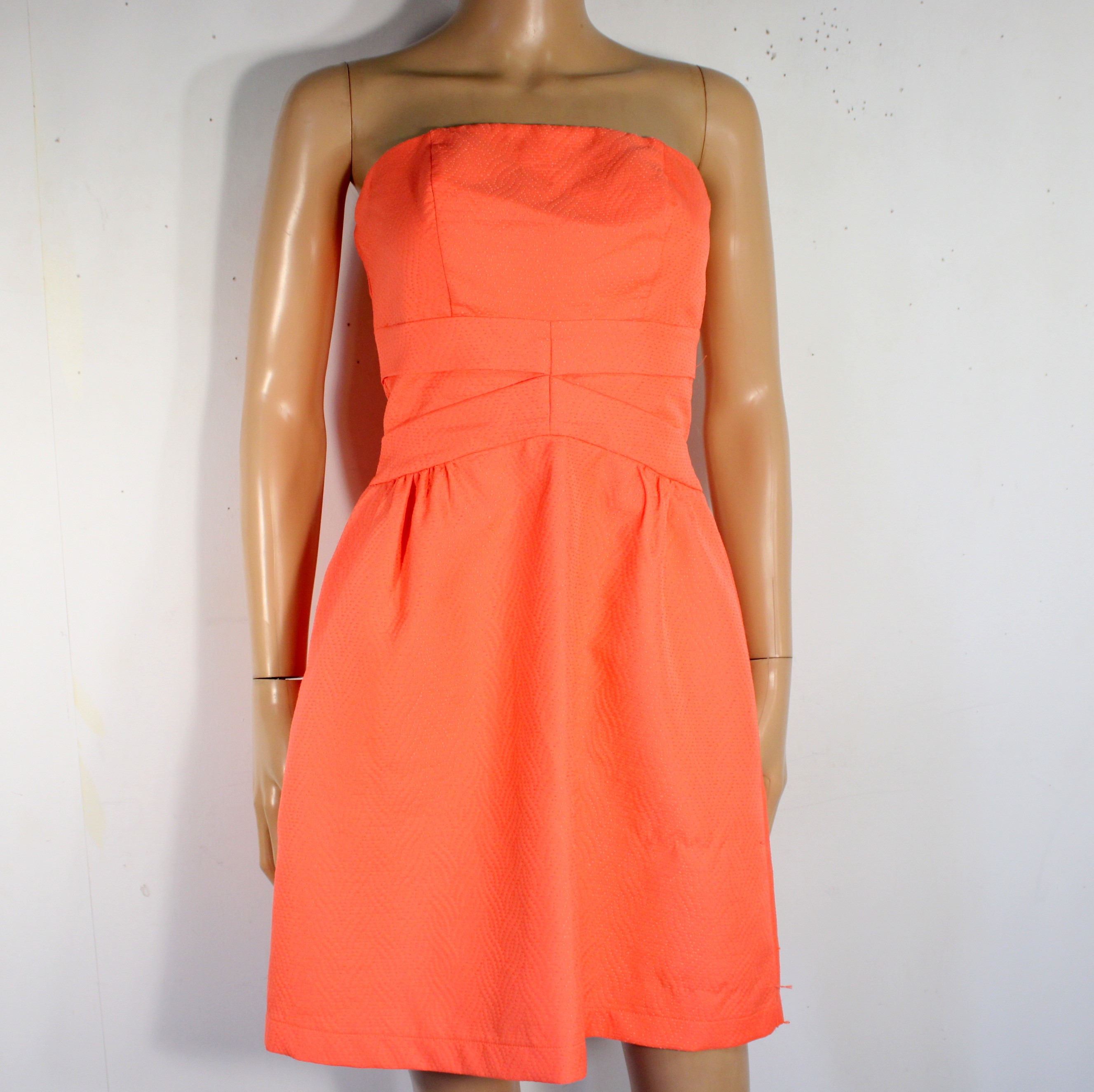 Acheter Robe Bustier Orange Fluo NAF NAF Taille 36 Bon état - 15,00 € Robe Bustier Orange Fluo NAF NAF Taille 36 Bon état - reconditionné disponible sur Label Emmaüs